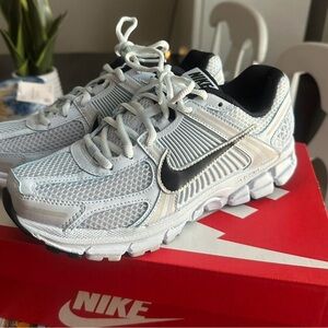 Women’s Nike Vomero 5s